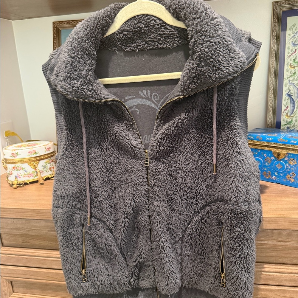 Plush Gray Faux-Sherpa Teddy Vest with Zip Front